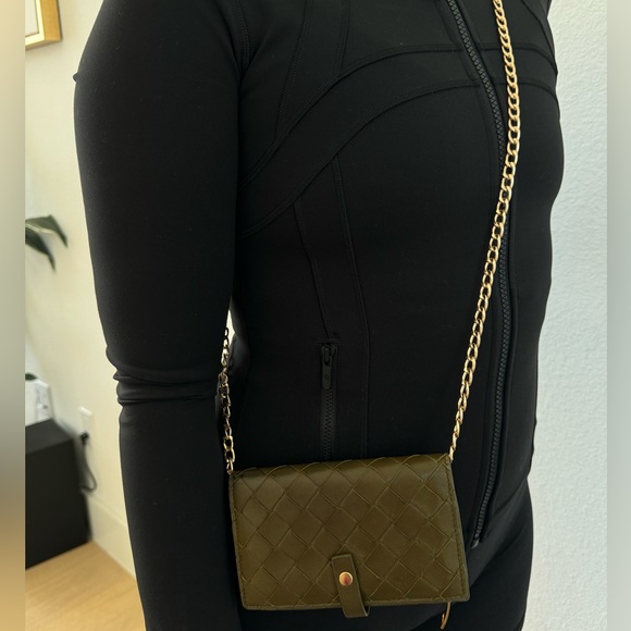 Bottega Veneta IN BOX FULL INCLUSION with crossbody strap $599 - Picture 1 of 6